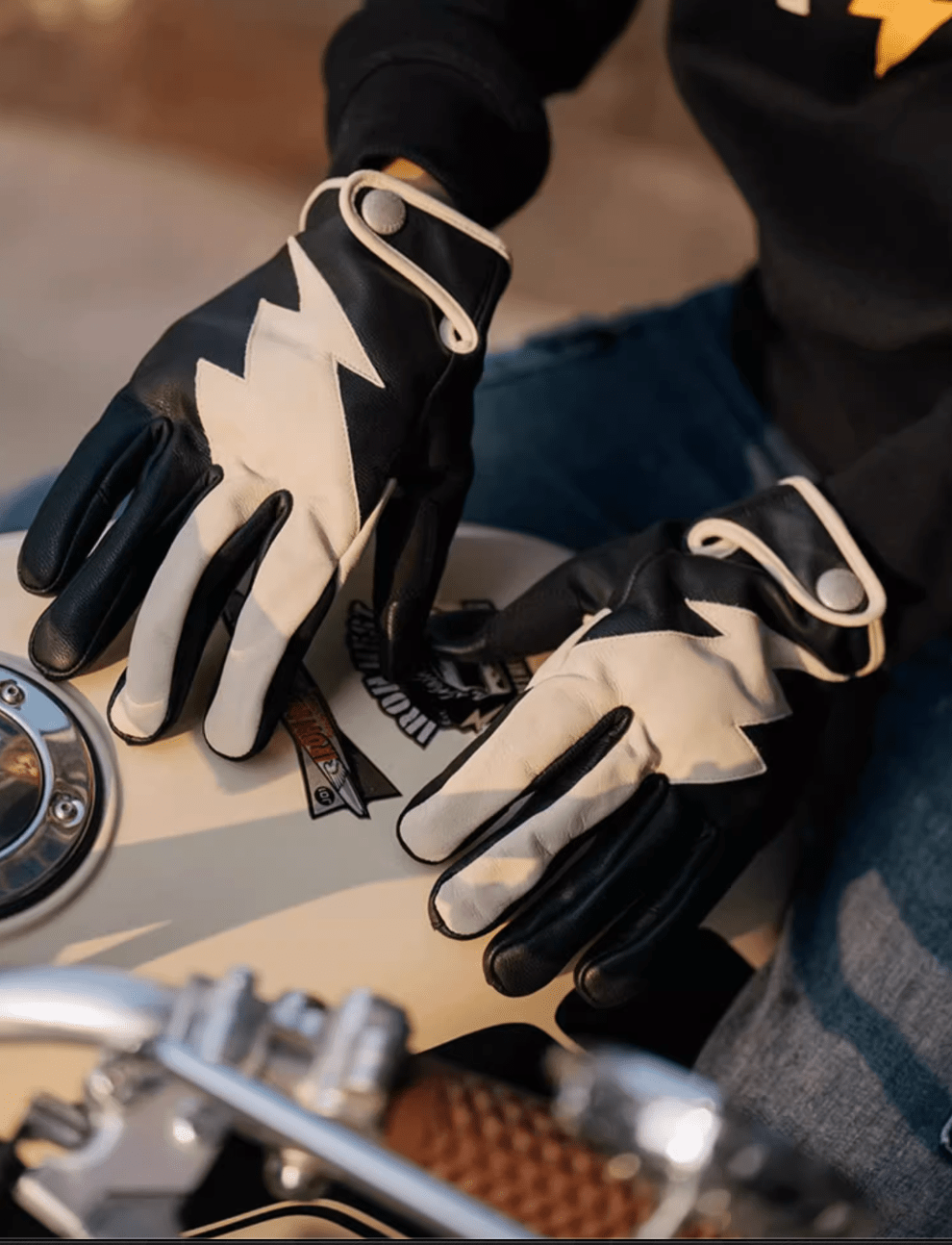 Fogy Garage Vintage Checkered/Lightning Gloves - Savile Speed Co.