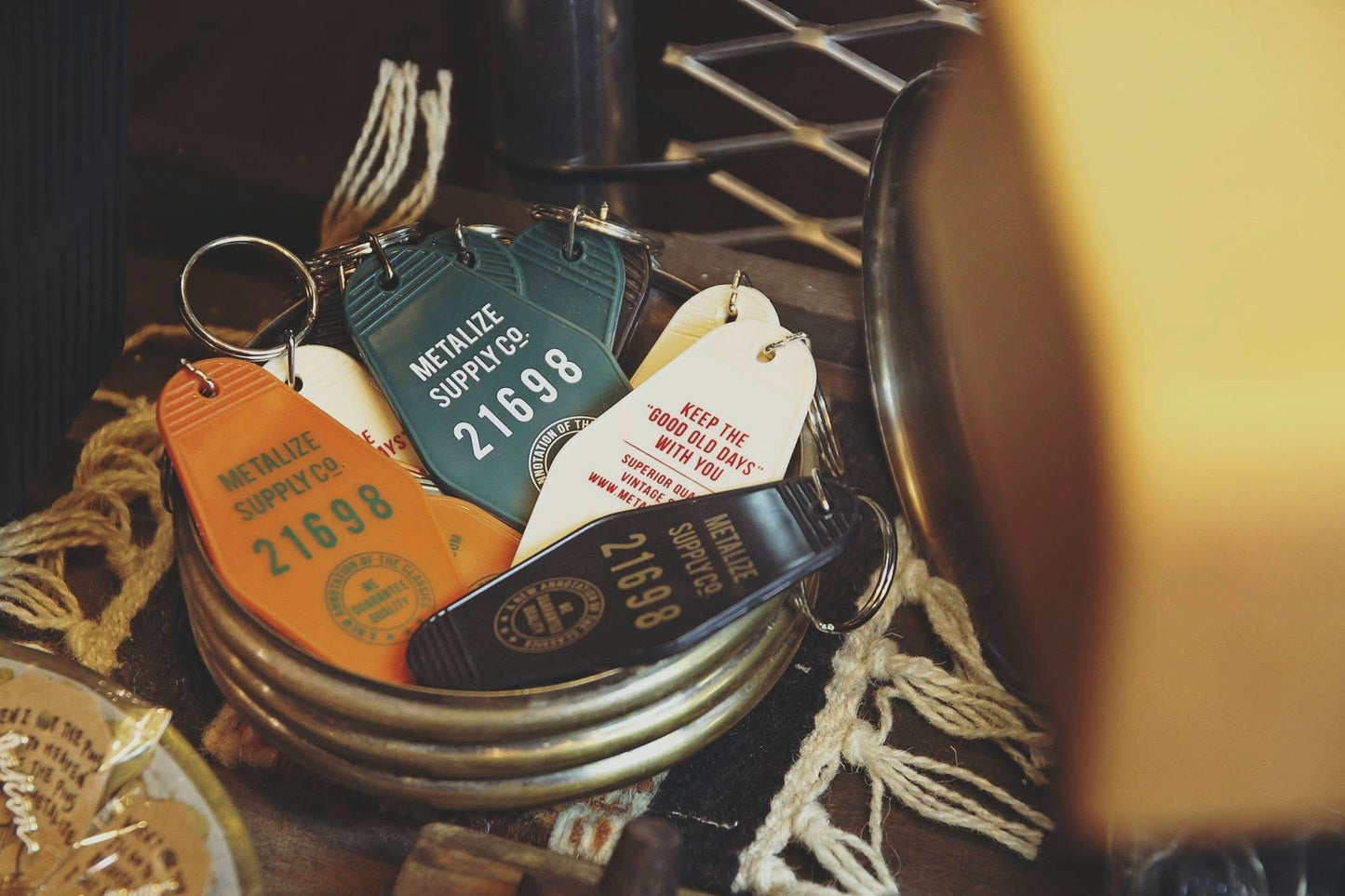 Metalize Vintage Motel Keytag Keychain - Savile Speed Co.