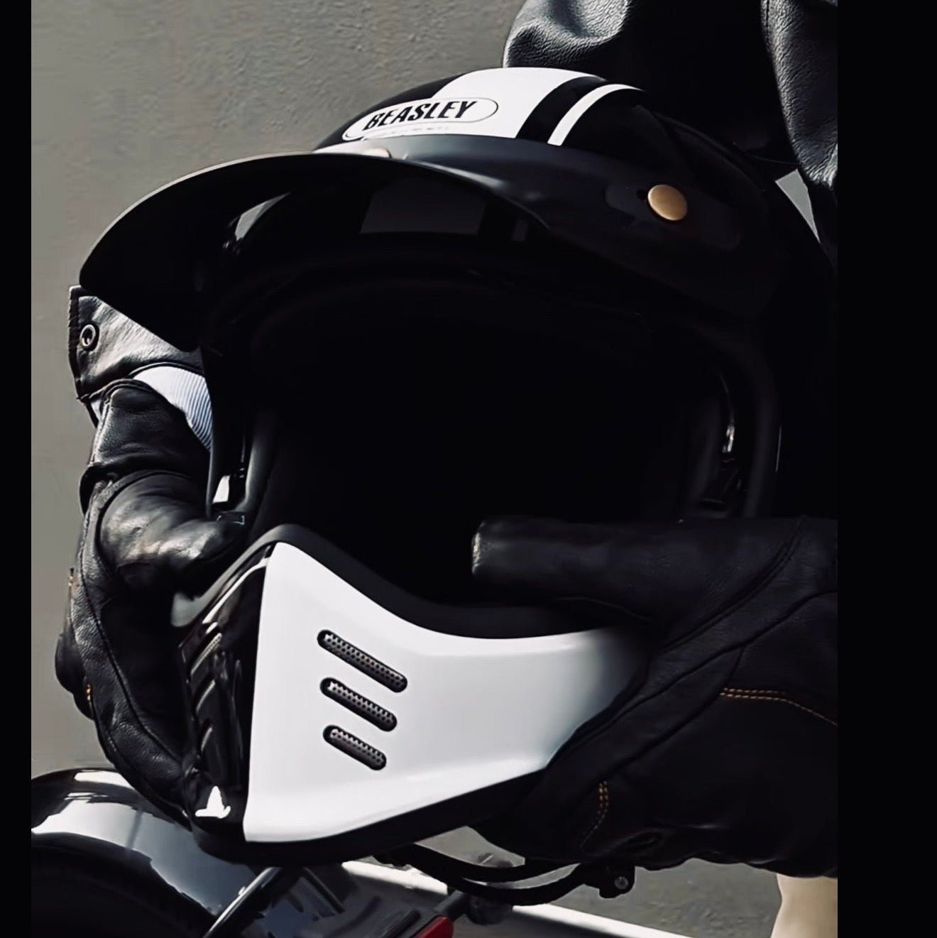 BEASLEY 502 scrambler helmet back view – ventilated retro motorcycle lid – cafe racer vintage moto helmet – Savile Speed Co.