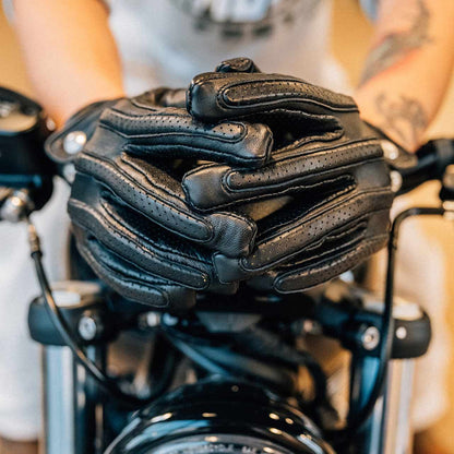 Ras Dashen retro motorcycle gloves knuckle view – genuine leather construction – scrambler vintage moto gear – Savile Speed Co.