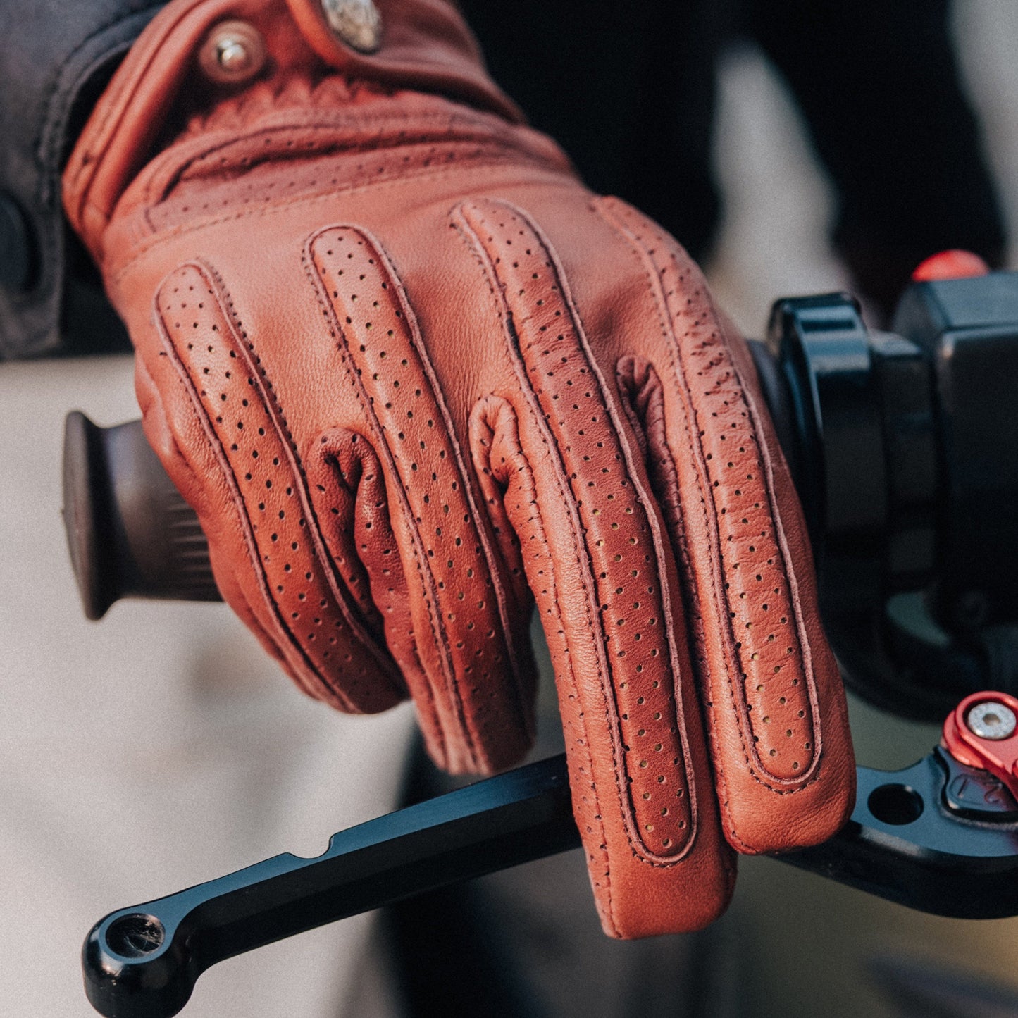 Fogy Garage leather gloves stitching detail – handcrafted quality construction – retro motorcycle accessories – Savile Speed Co.