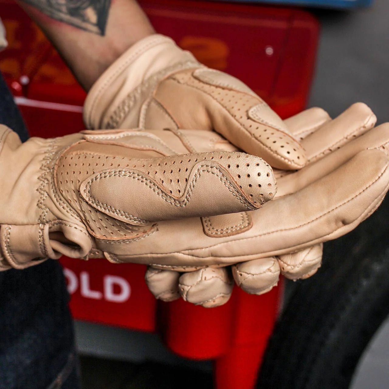 Fogy Garage Ras Dashen leather gloves pair – genuine leather retro motorcycle gloves – vintage cafe racer style – Savile Speed Co.